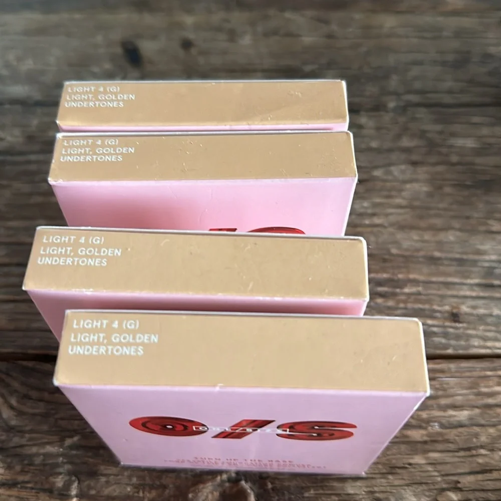 One Size O/S Powder Foundation Light 4 Turn Up The Base